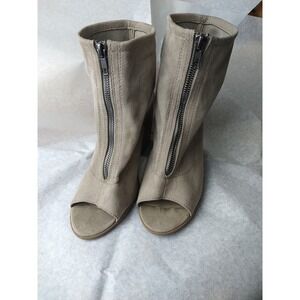 Soda Beige Open Toe/ Blocked Heel Ankle Zip Sandal Boot. Size 8